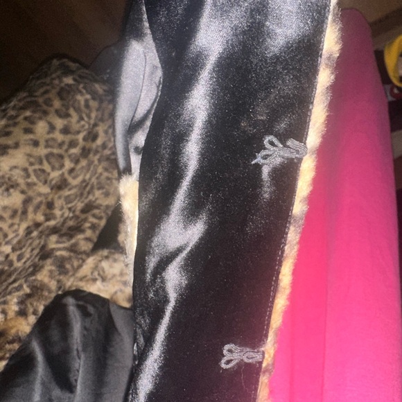 Alice + Olivia Leopard Print Faux Fur Vest - Picture 7 of 7